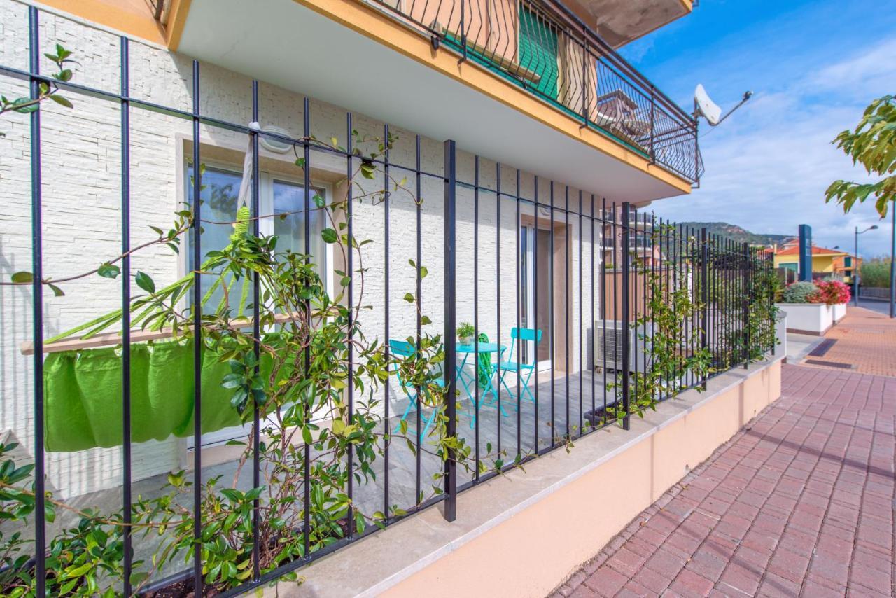 Babyaccommodation Family Comfort Ll Pietra Ligure Exteriör bild